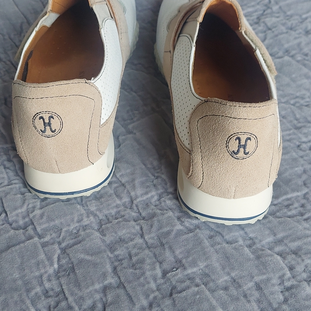 Shoes - Picture 3 of 9
